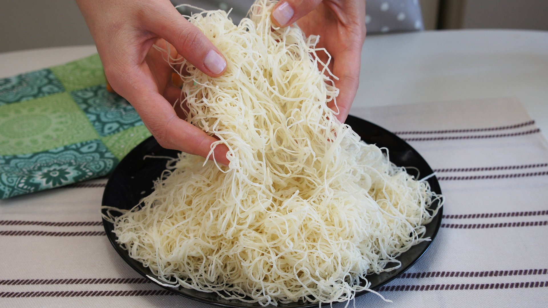 ТЕСТО ДЛЯ ДУБАЙСКОГО ШОКОЛАДА ЗА КОПЕЙКИ! РЕЦЕПТ| КАК ПРОСТО ПРИГОТОТОВИТЬ ТЕСТО КАТАИФИ смотреть онлайн