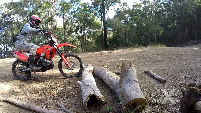 How to hop logs and obstacles from a standstill!︱Cross Training Enduro смотреть онлайн