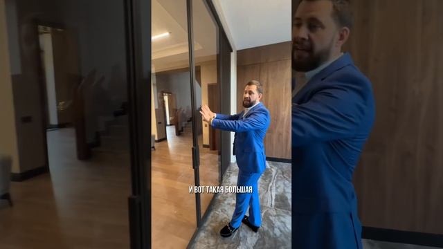 ТАМБУР - ГАРДЕРОБНАЯ В ЗАГОРОДНОМ ДОМЕ ИДЕАЛЬНОЕ РЕШЕНИЕ #гардеробная #тамбур #новаярига #купитьдом смотреть онлайн