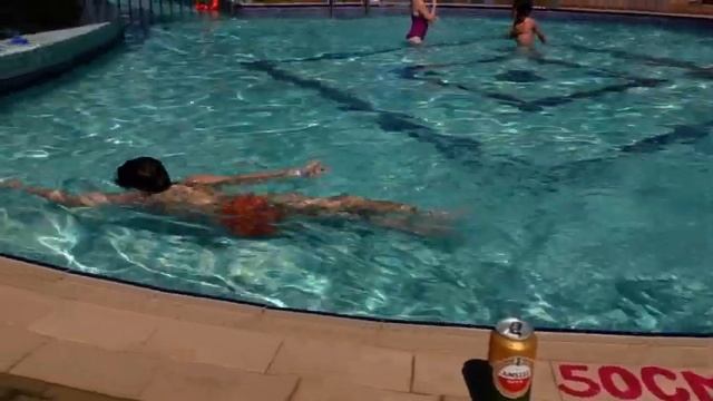 Подогреваемый бассейн в отеле BM Beach Resort (ОАЭ, Рас-эль-хайм) смотреть онлайн