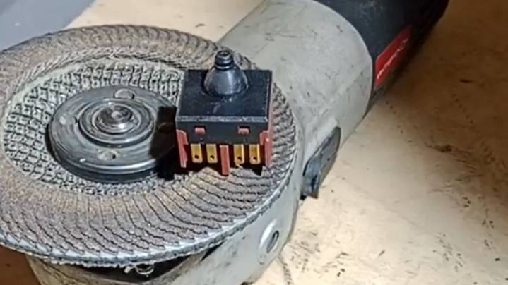 Замена кнопки включения/выключения болгарки интерскол УШМ 125 смотреть онлайн