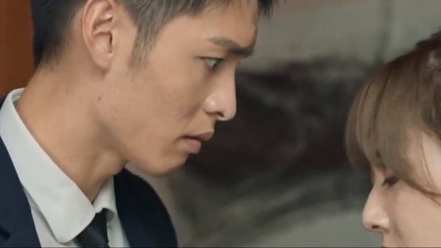 最后时刻，男主挺身而出躲过飞镖救下女孩 💖 中国电视剧 | 曹佑寧 ，余玥 смотреть онлайн