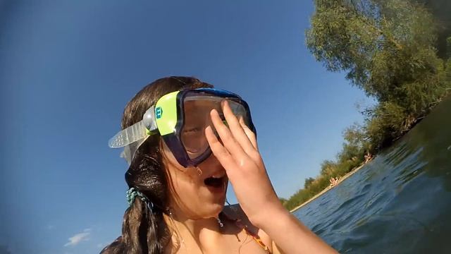 Underwater videos on the Limnitsa River/на річці Лімниця у Неділю смотреть онлайн