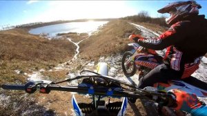 Попробовал заехать в крутую снежную гору...