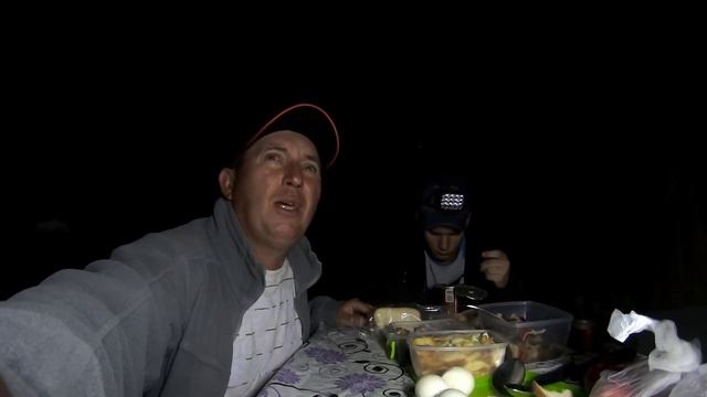 Два судака сразу в один подсак. И как мы ловим окуня. смотреть онлайн