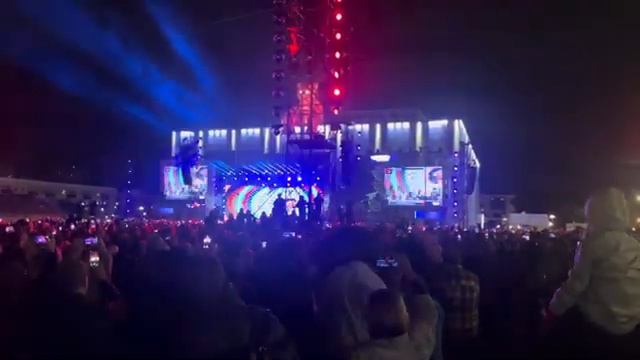 Группа Ленинград - На лабутенах. Пермь 26.08.2023 смотреть онлайн