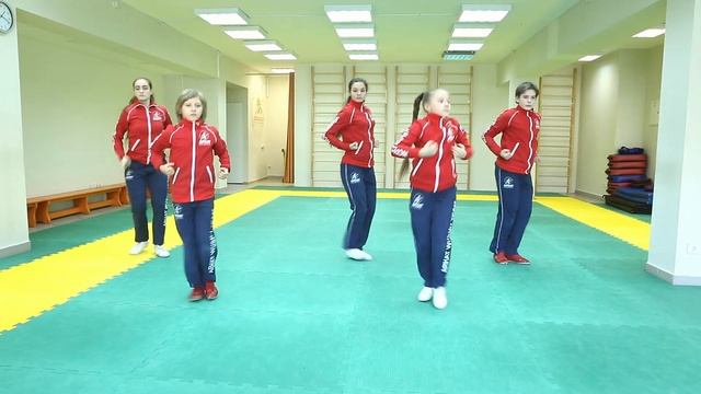 Школа ушу. Отработка позиций ушу. Часть 1 смотреть онлайн