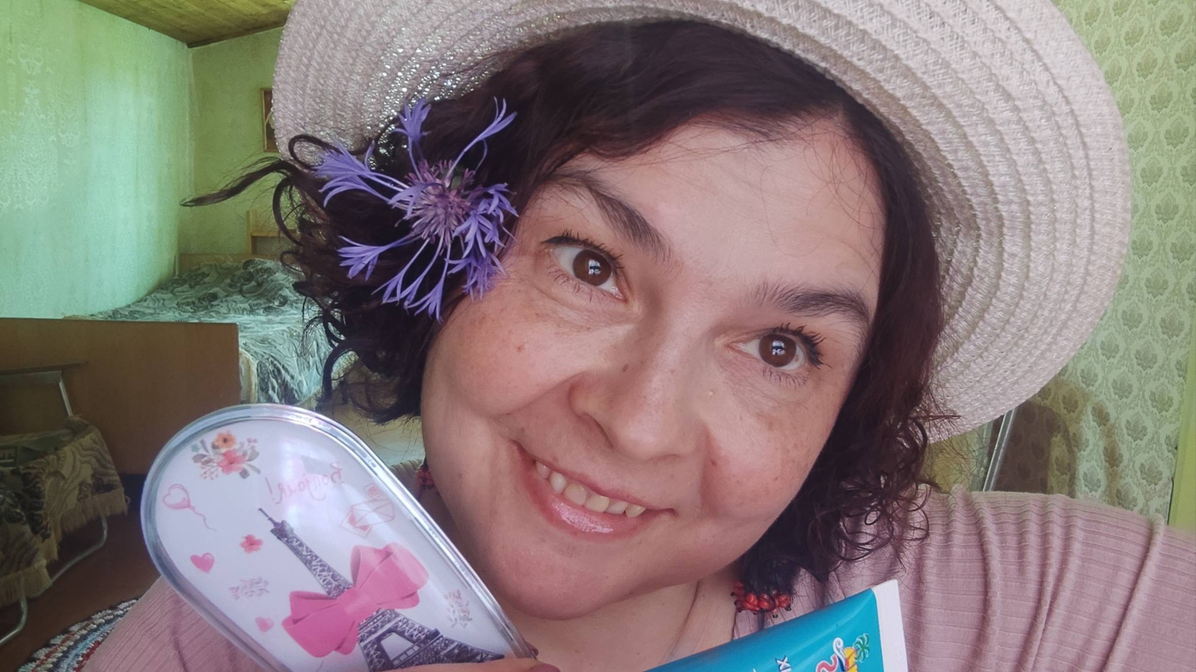 АСМР Соберу тебя на пляж. Сделаю макияж, нанесу солнцезащитный крем смотреть онлайн