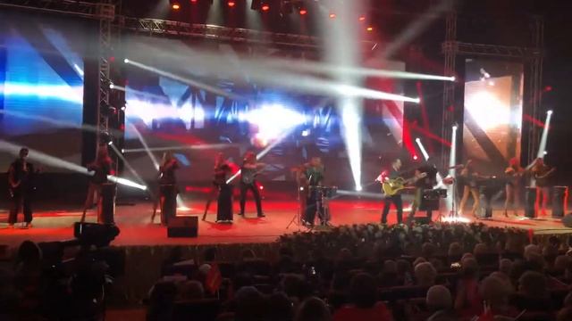 Давлет Хан и шоу-барабанщиц «Династия» смотреть онлайн