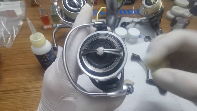 Daiwa LT spin makinalara klavuz rulmanı ekleme (3mm line roller added ) смотреть онлайн