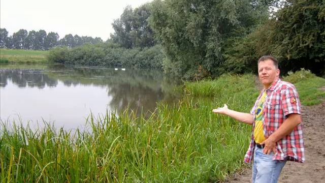In de stilte van de velden - Marcel van der Linden смотреть онлайн