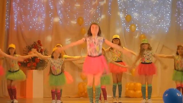 Классный детский танец Скучаем по маме от Студии моды Легенда смотреть онлайн