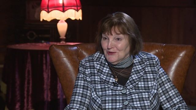 У КАМИНА. Валентина Кудрявцева смотреть онлайн