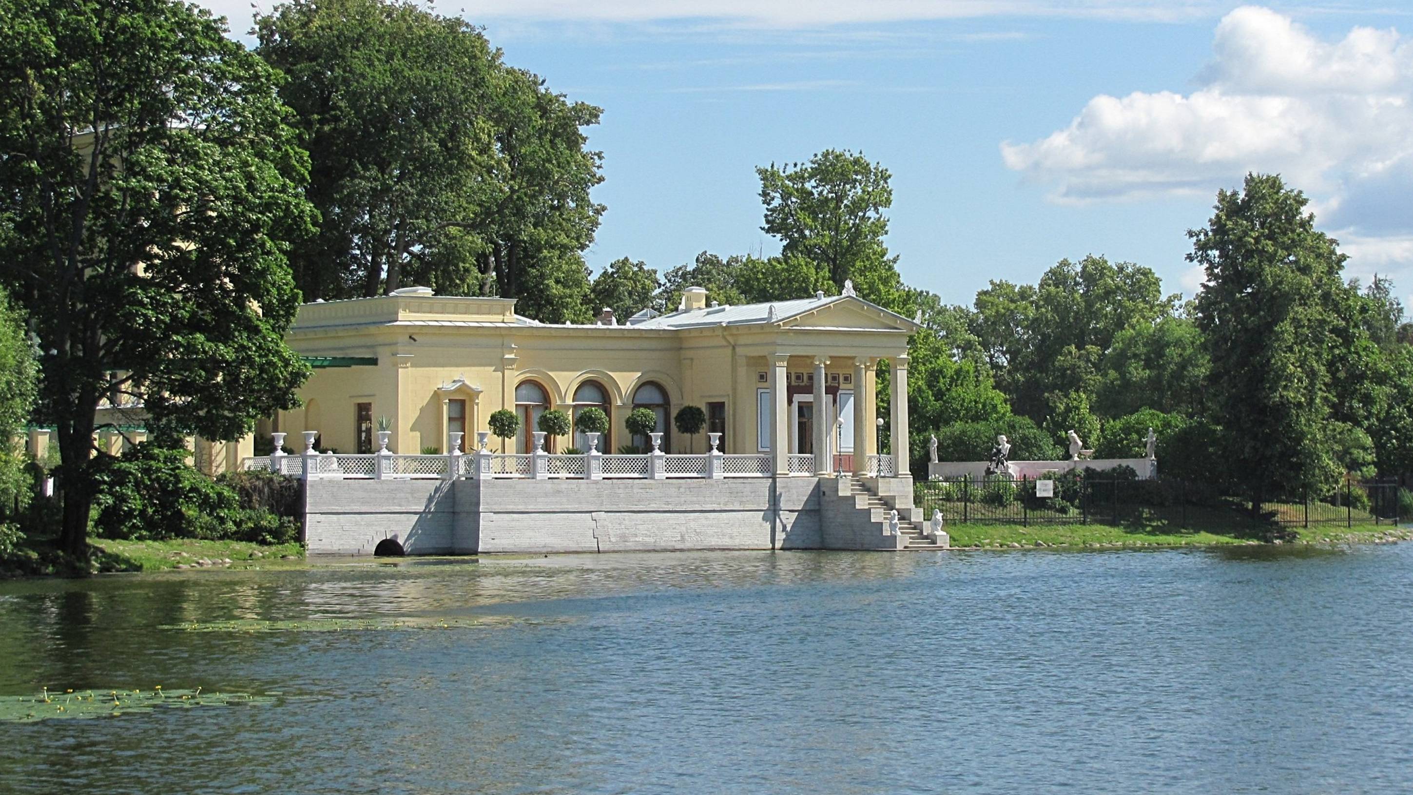 Царицын и Ольгин острова в Петергофе...