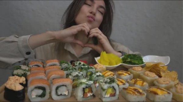 MUKBANG | РОЛЛЫ | Как перестать себя сравнивать ?/
