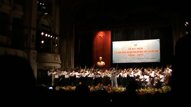 Chibee play violin , Hanoi Opera House, Rondo alla Turca смотреть онлайн