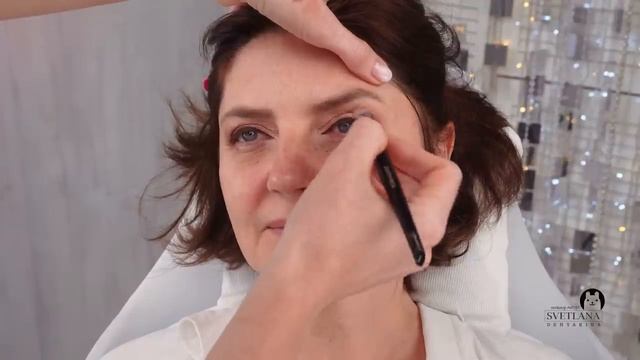 Лифтинг макияж. Антивозрастной макияж в 40, 50 и 60 лет_ главные приемы. Урок№208 смотреть онлайн