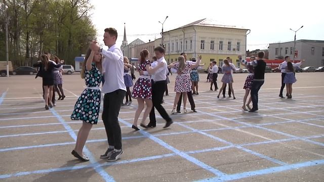 РЕПЕТИЦИЯ Флешмоб и хоры. Ржев, Советская пл. 7.05.2015 FULL HD смотреть онлайн
