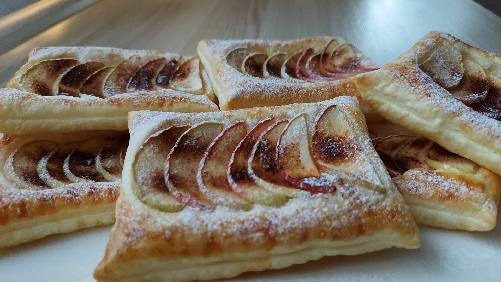 СЛОЙКИ С ЯБЛОКАМИ -простой, легкий рецепт! Рецепт из слоеного теста быстро и вкусно! смотреть онлайн