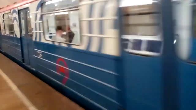 Состав метро 81 717.5 (номерной) прибывает на станцию Петровско-разумовская смотреть онлайн