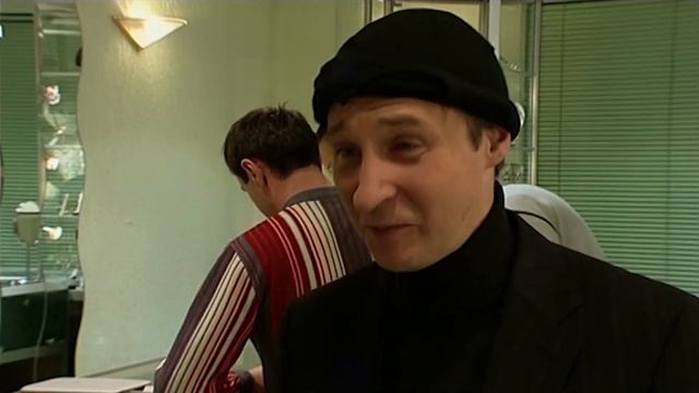 Посетитель ювелирного магазина | 6 кадров смотреть онлайн