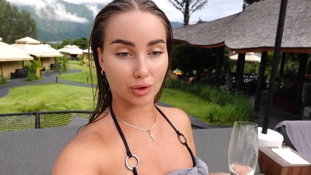 ЮБИЛЕЙ - 25! ДЕНЬ РОЖДЕНИЯ НА БАЛИ | ОТМЕЧАЕМ В КИНТАМАНИ, В ГЛЭМПИНГЕ С ВИДОМ НА ГОРЫ смотреть онлайн