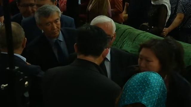 Алматы жұрты медуниверситеттің бұрынғы ректоры Айқан Ақановпен қоштасты (01.06.16) смотреть онлайн