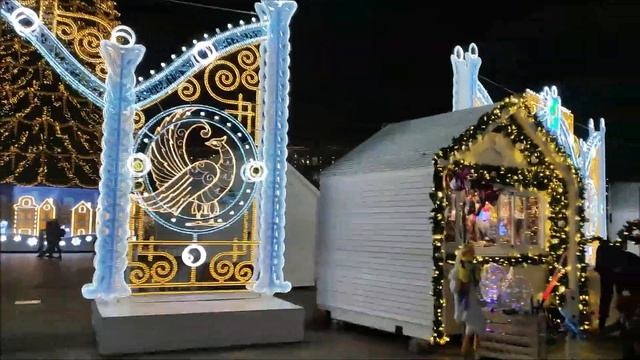 Красавица ёлка в Белгороде на Соборной площади. Одна из лучших в России. смотреть онлайн