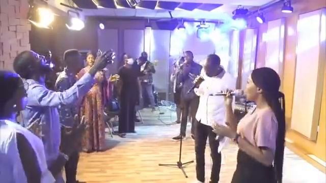DUNSIN OYEKAN Upper Room Worship Experience смотреть онлайн