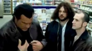 Стивен Сигал в магазине