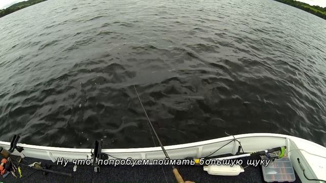 Fishing: catching 1m pike wt Tommy the Trout lure in L. Derg. Рыбалка: щука 1м на озере Дерг. смотреть онлайн