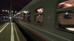Отправление с Московского вокзала поезда 27 СПб — Москва под электровозом ЧС6 (Full HD)