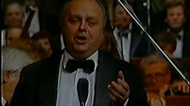 Recitar! ... Vesti la Giubba - Simeon Guguloski - Pagliacci смотреть онлайн