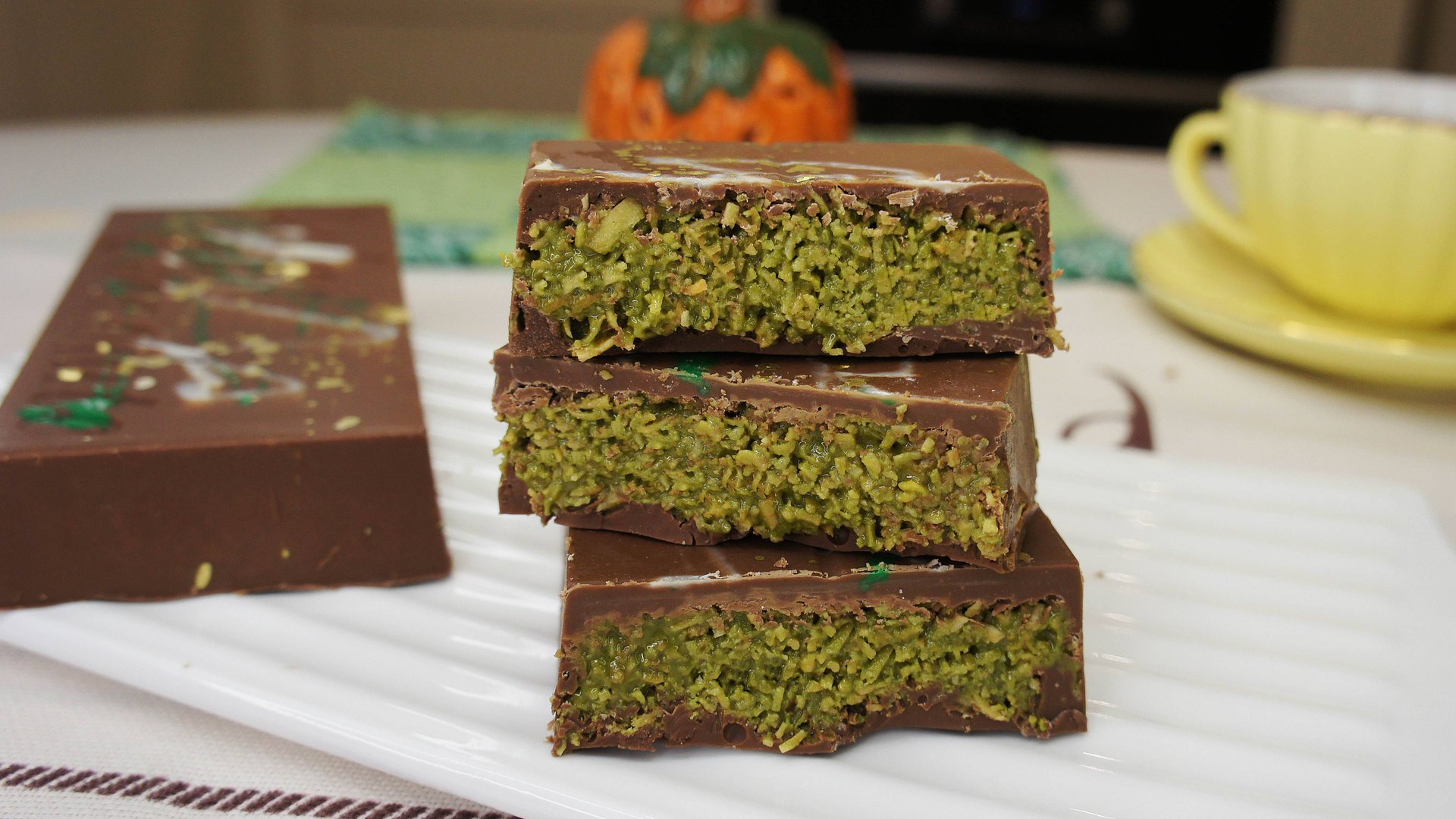 РЕЦЕПТ САМОГО ПОПУЛЯРНОГО В МИРЕ ДУБАЙСКОГО ШОКОЛАДА|САМЫЙ ТРЕНДОВЫЙ ШОКОЛАД С ФИСТАШКОВОЙ НАЧИНКОЙ смотреть онлайн