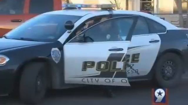 Police Attempt to Serve Warrant in Odessa, Man Retreats Into House смотреть онлайн