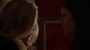 Pregnant woman suddenly stabbed in the belly in her own house by another woman