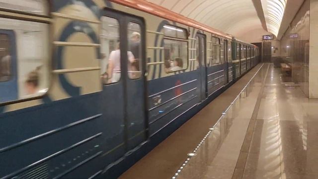 Последний Номерной с фарами 2-2-2 10167 на станции Достоевская смотреть онлайн
