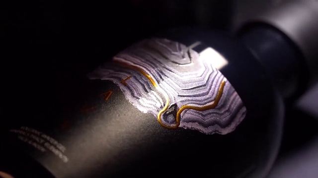 Винная этикетка Lava: имитация природных материалов смотреть онлайн