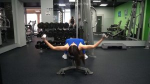 Сведение гантелей лежа