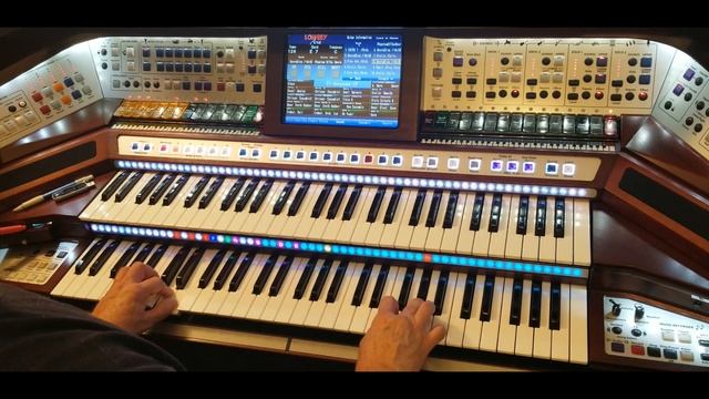 The Phantom of the Opera on the Lowrey Aria смотреть онлайн