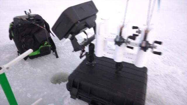 Pilkkiluotain: Lowrance FS9 + Active Target