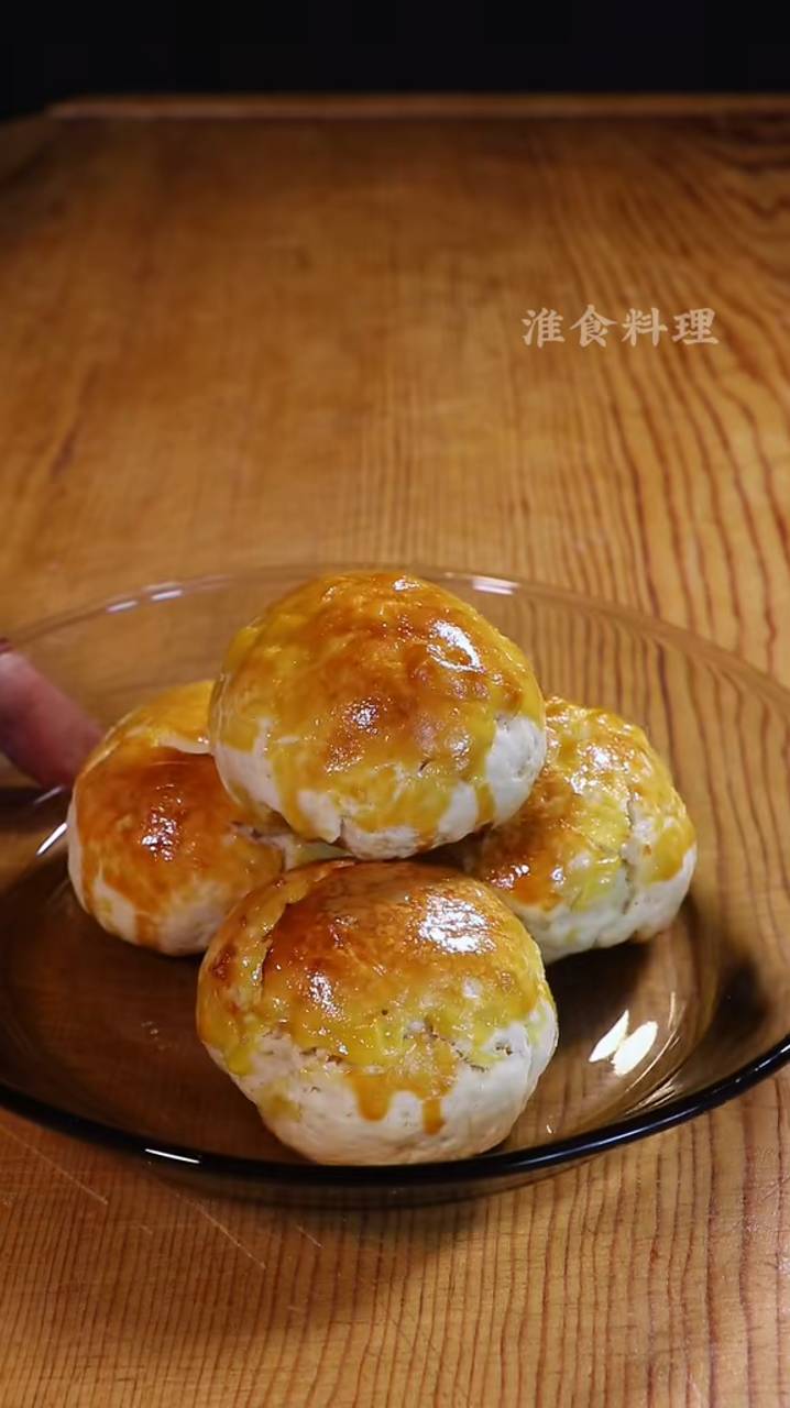 Яблоко с маслом Очень хороший яблочный пирог с маслом, простой. смотреть онлайн