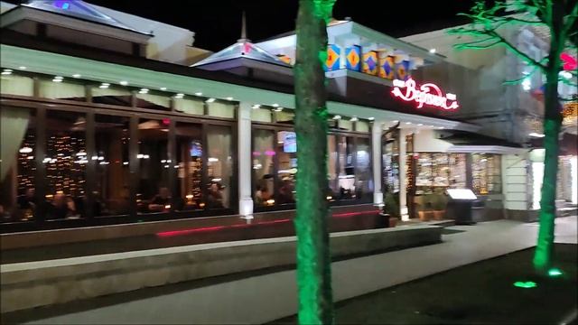 Кисловодск зажигает огни. Вечерняя Колоннада и Курортный бульвар. Февраль 2024 год смотреть онлайн