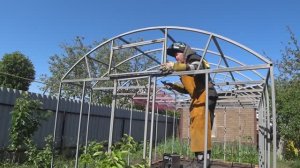 Изготовление теплицы своими руками !