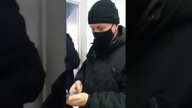 Титушки напали на ветерана в Совхозе имени Ленина смотреть онлайн