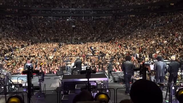 Bruce Springsteen - Born To Run - Live in Boston 3/20/23 смотреть онлайн