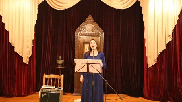 Светлана Дзансолова - ПАДАЕТ СНЕГ ("В синих конвертах с помеченным адресом...") смотреть онлайн