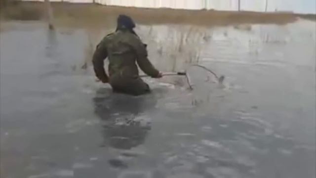 И ТАКОЙ РЫБАЛКА БЫВАЕТ! ЕСЛИ это РЫБАЛКОЙ МОЖНО НАЗВАТЬ смотреть онлайн