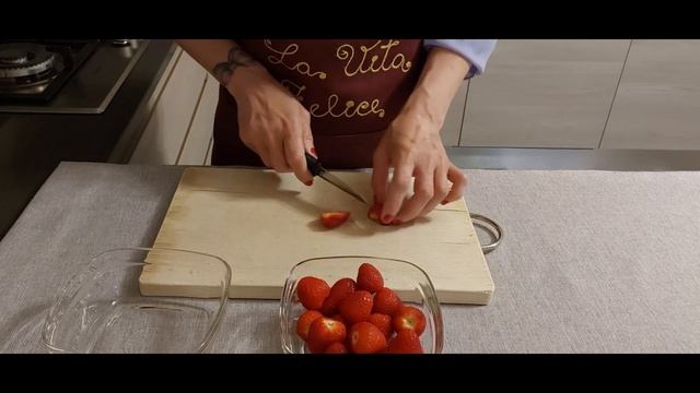 Segreti del Rotolo di Fragole: Ricetta Facile e Veloce смотреть онлайн