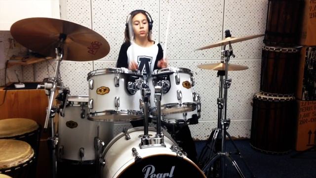 Anastasia, 11 Year Old Girl Play Drum Solo смотреть онлайн